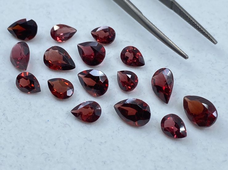 il fullxfull.3145967182 jg59 scaled Garnet (Mozambique) Faceted Pear Shape Loose Gemstones in Sizes Ranging From 4x3mm To 9x6mm For Jewellery Making