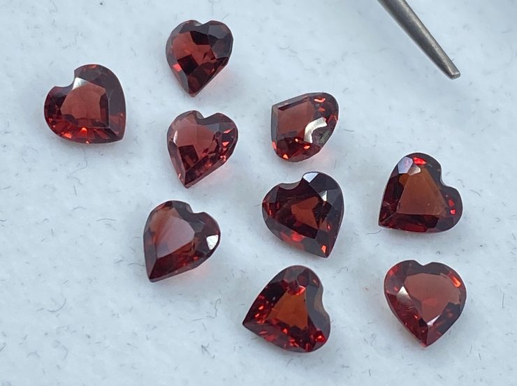 Garnet (Mozambique) Faceted Heart Loose Gemstones In Sizes Ranging From 3mm to 8mm For Jewellery Making