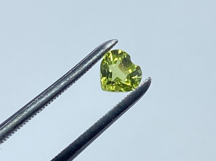 il fullxfull.3218168484 smhm scaled Peridot Faceted Heart Shape Loose Gemstones In Sizes From 3mm To 8mm For Jewellery Making