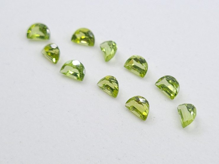 Peridot Natural Faceted Half Moon Shape Loose Gemstones In 6x4mm For Jewellery Making