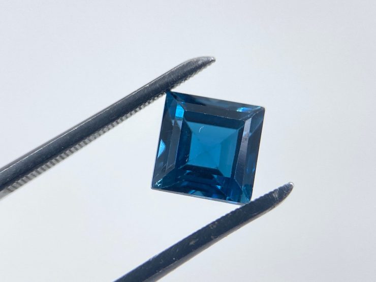 il fullxfull.3691322103 de7z 1 scaled 5 Pieces of London Blue Topaz Faceted Square Shape Loose Gemstones in 4mm, 5mm & 6mm for Jewellery Making