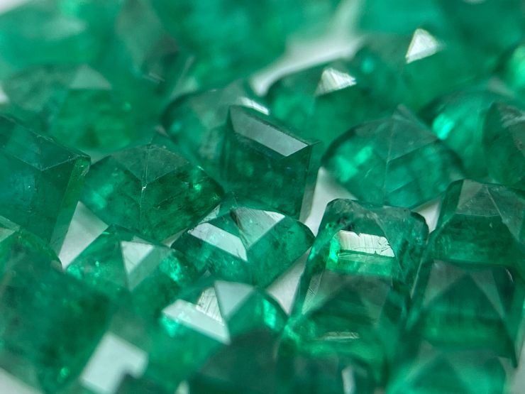 il fullxfull.3707772317 d4y9 scaled Emerald Square Shape Faceted Loose Gemstones in Assorted Sizes from 1.5mm to 4mm for Jewellery Making