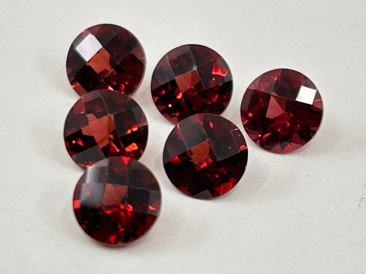 Mozambique Garnet Single Sided Faceted Checkerboard Round Shape Loose Gemstones in 6mm for Jewellery Making