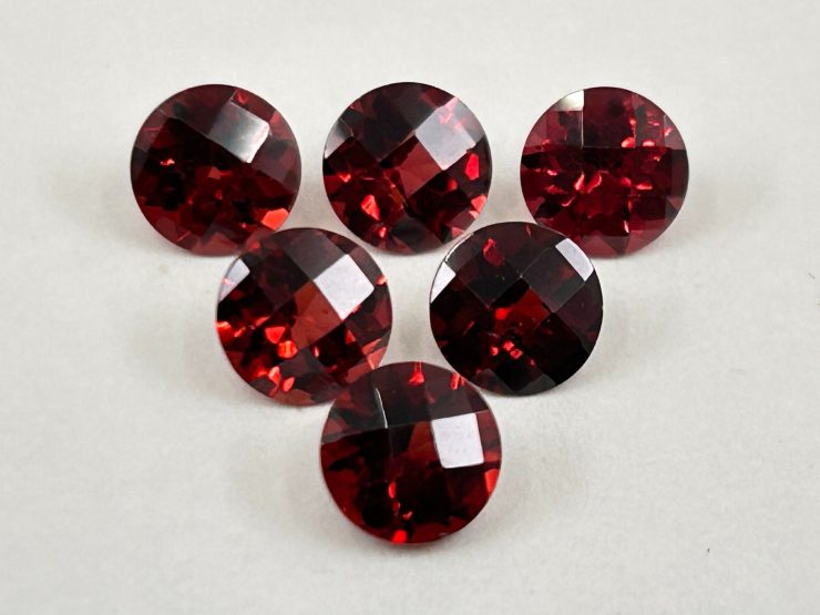 Mozambique Garnet Single Sided Faceted Checkerboard Round Shape Loose Gemstones in 6mm for Jewellery Making