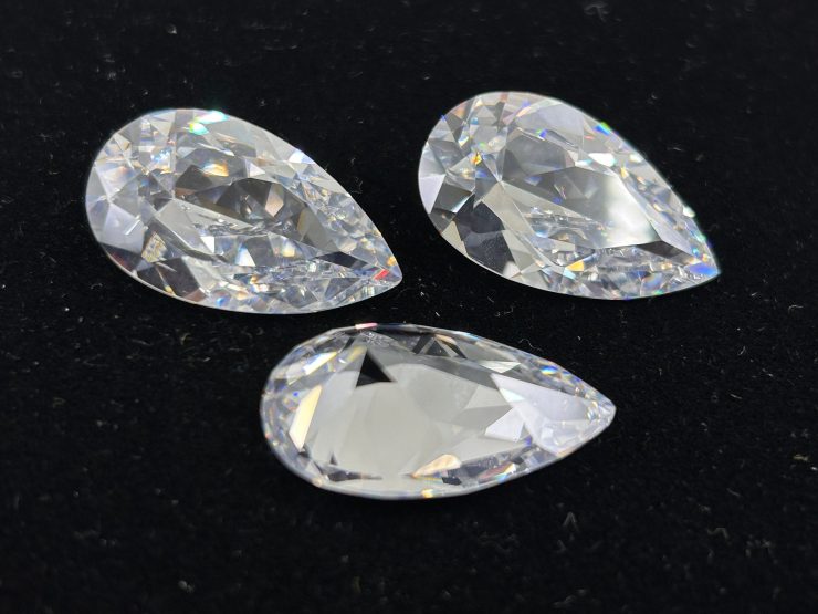 White Cubic Zirconia (Synthetic) Pear Shape Faceted Loose Gemstones In 25x15mm For Jewellery Making