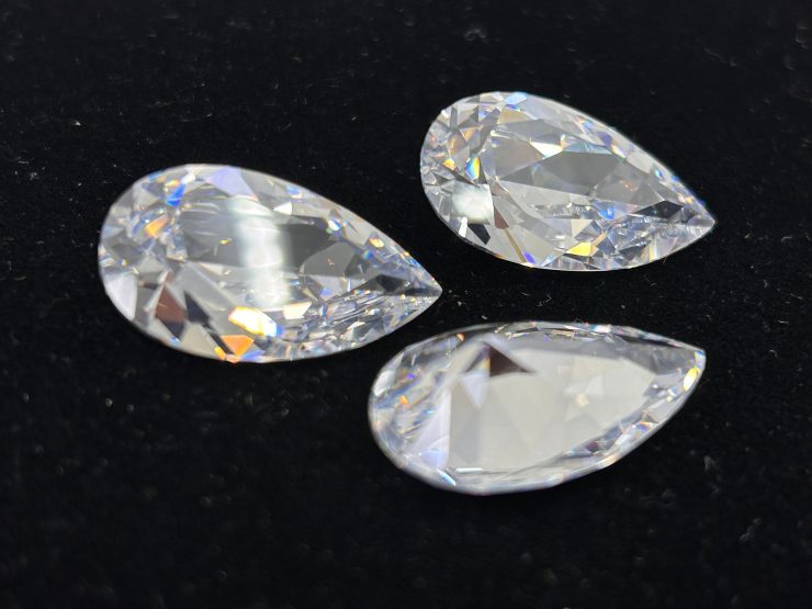 il fullxfull.4658884521 eukt scaled White Cubic Zirconia (Synthetic) Pear Shape Faceted Loose Gemstones In 25x15mm For Jewellery Making