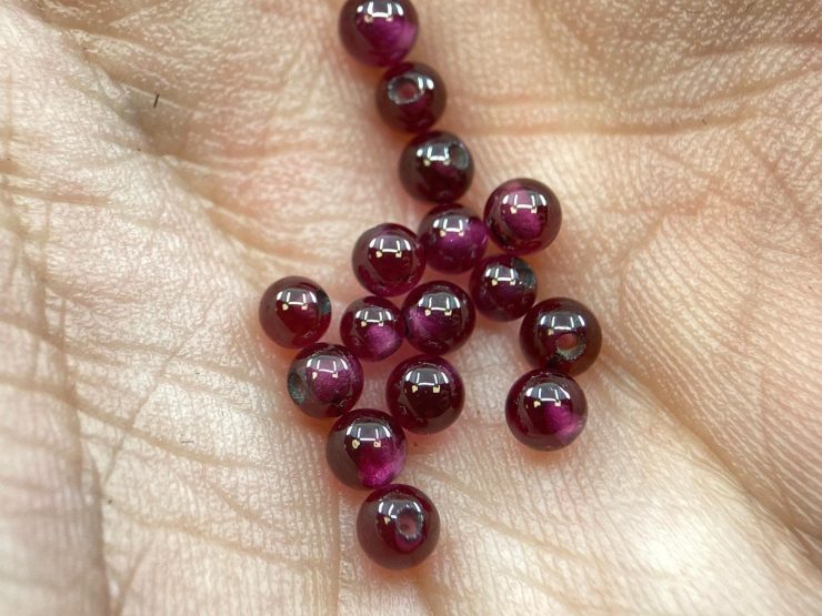 100 Pieces of Garnet Half Drilled Beads in 3mm & 5mm for Jewellery Making