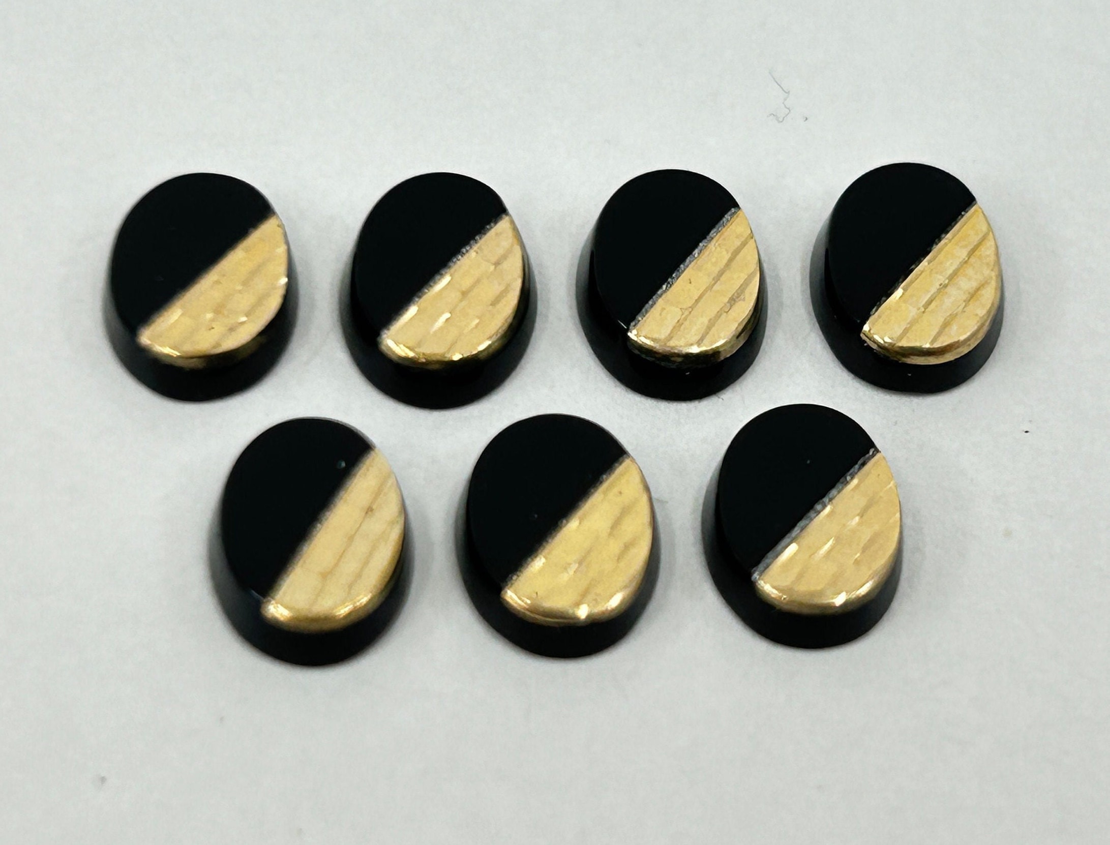 Onyx Oval Shape SBBT (Single Bevel Buff Top) with 9ct Gold Debossed Brickwork Pattern Loose Gemstones in 8x6mm for Jewellery Making